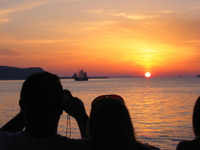 Tour of Caldera & Sunset In Oia with Traditional Boat